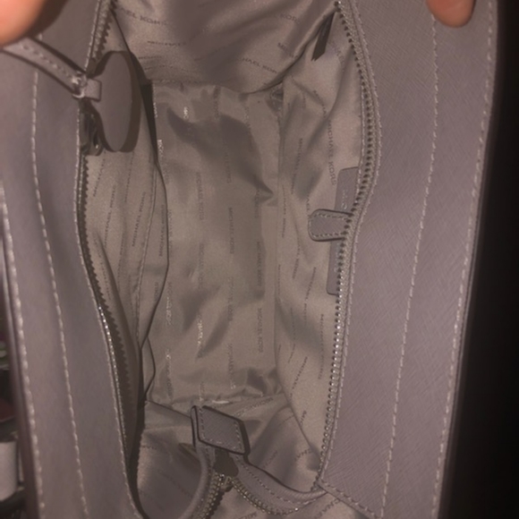 Micheal Kors purse - Picture 2 of 3